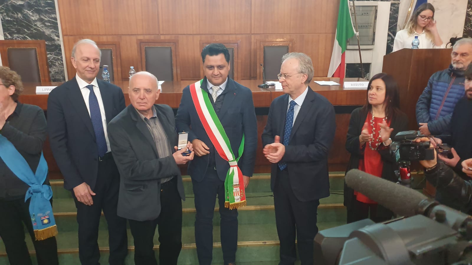 Il Prefetto di Milano ha consegnato la Medaglia d’Onore a un cittadino ...